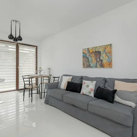 Lägenhet With Garden In By Renters *